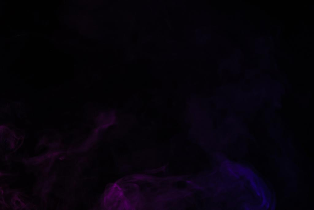 fondo negro creativo abstracto con humo violeta
  - Foto, imagen