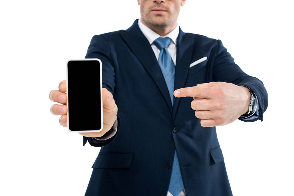recortado disparo de hombre de negocios señalando con el dedo en el teléfono inteligente con pantalla en blanco aislado en blanco
 - Foto, Imagen