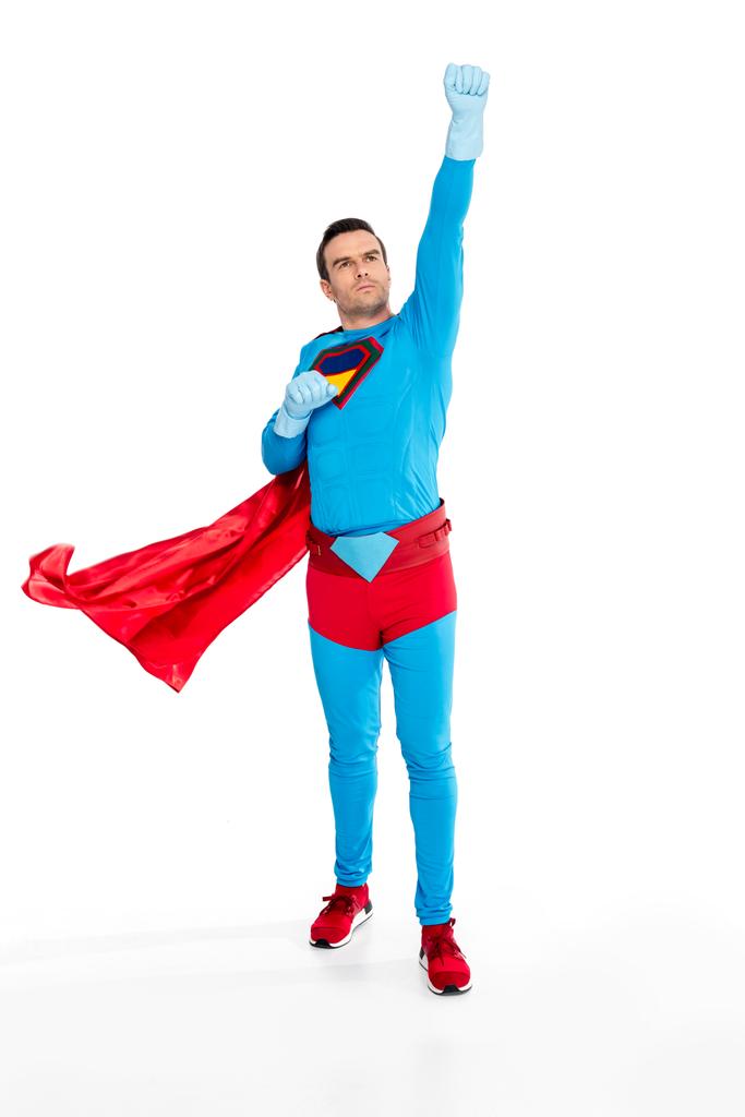 vista completa del superhéroe masculino en guantes de goma levantando la mano y mirando hacia arriba aislado en blanco
 - Foto, Imagen