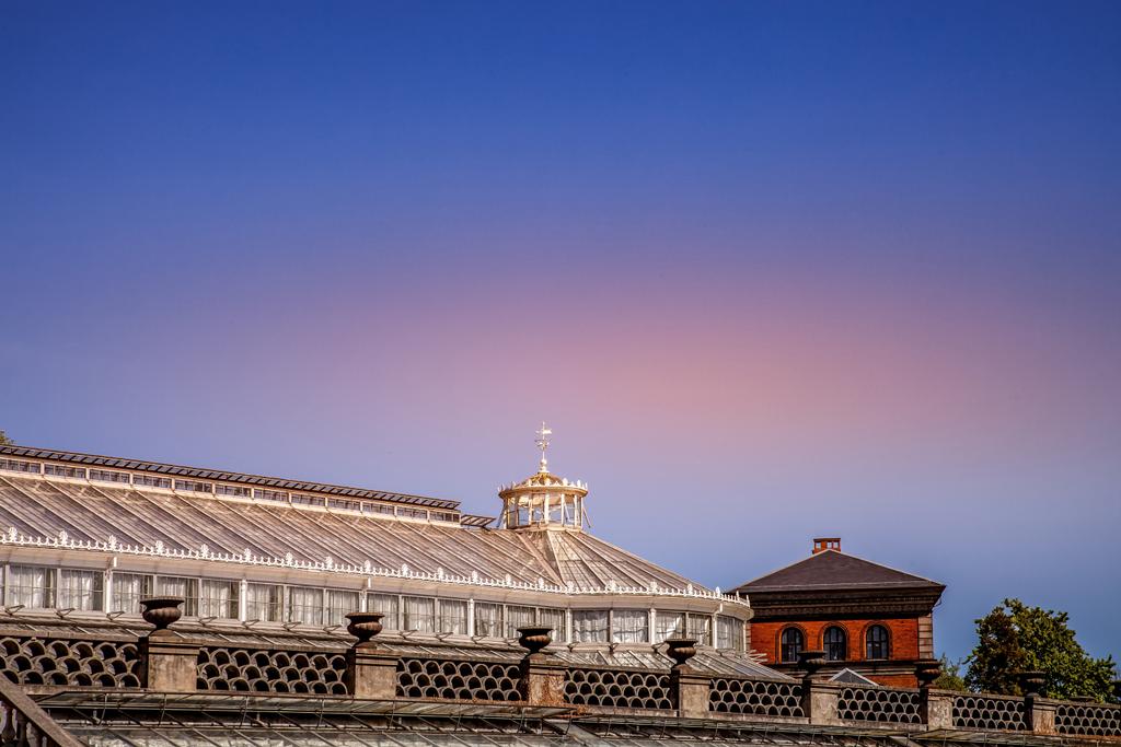 vista frontale dei tetti degli edifici durante il tramonto a Copenaghen, Danimarca
 - Foto, immagini