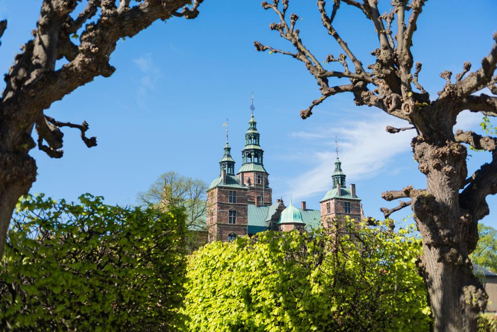 όμορφη διάσημο Κάστρο Ρόζενμποργκ στο ηλιόλουστη μέρα, Κοπεγχάγη, Δανία - Φωτογραφία, εικόνα