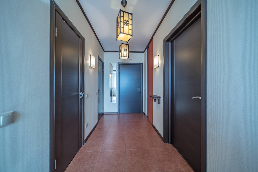Entrada vazia em apartamento moderno com espelho - Foto, Imagem