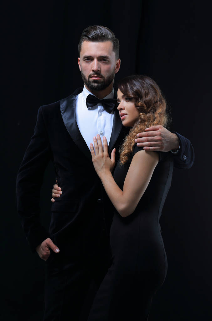 黒を背景にしたファッションカップルの肖像 - 写真・画像