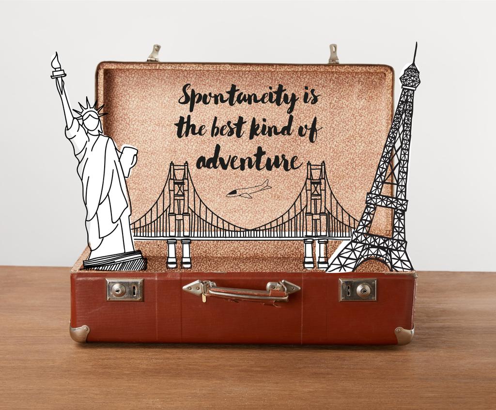 Bolsa de viaje vintage abierta con ilustración y letras - La espontaneidad es el mejor tipo de aventura
 - Foto, Imagen