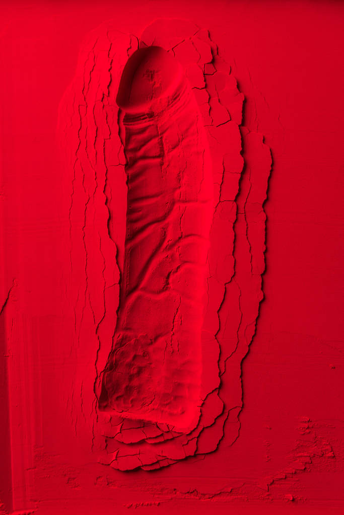 κάτοψη του σχήματος του δονητή στην κόκκινη σκόνη - Φωτογραφία, εικόνα