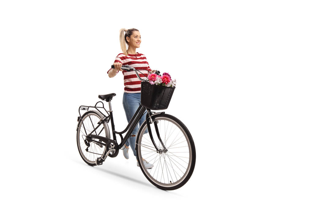 Retrato de comprimento total de uma jovem mulher empurrando uma bicicleta isolada no fundo branco
 - Foto, Imagem