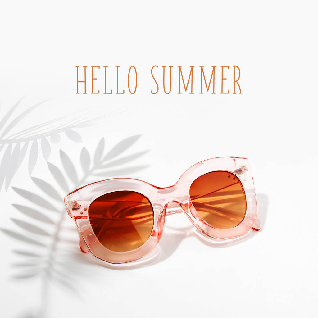 Stylowe okulary z jasnym świetle słonecznym i cień z liści palmowych. Koncepcję wakacji letnich. - Zdjęcie, obraz
