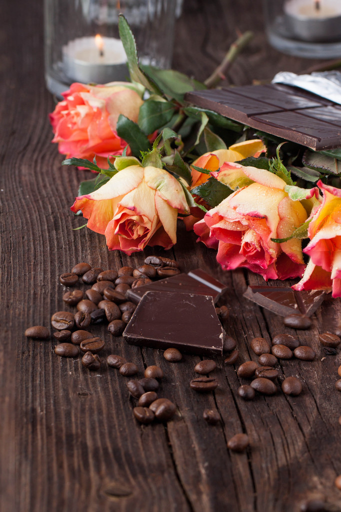 Gül, çikolata ve kahve çekirdekleri - Fotoğraf, Görsel