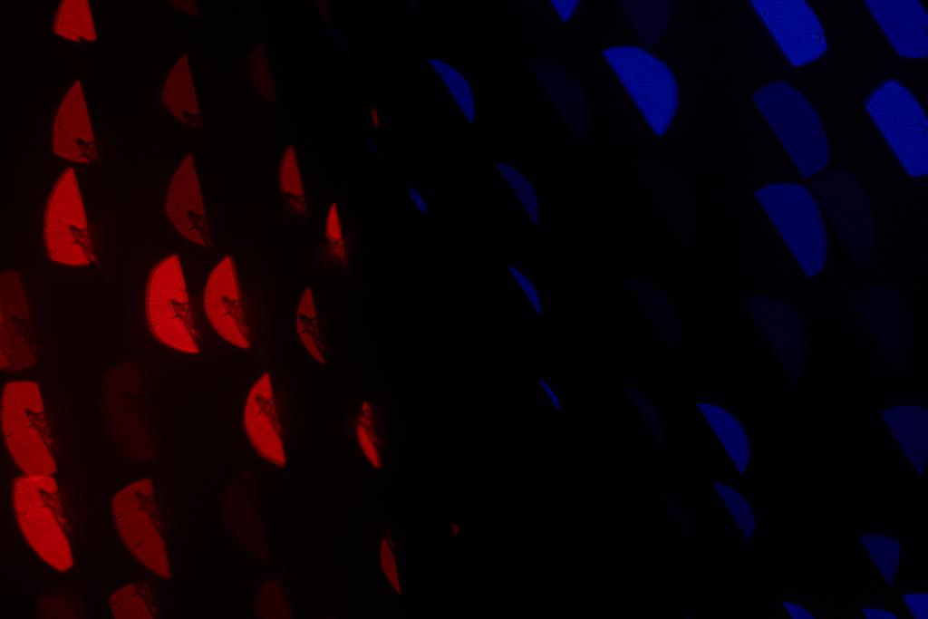 красивый темно-синий, красный и черный обезжиренный боке фон
 - Фото, изображение
