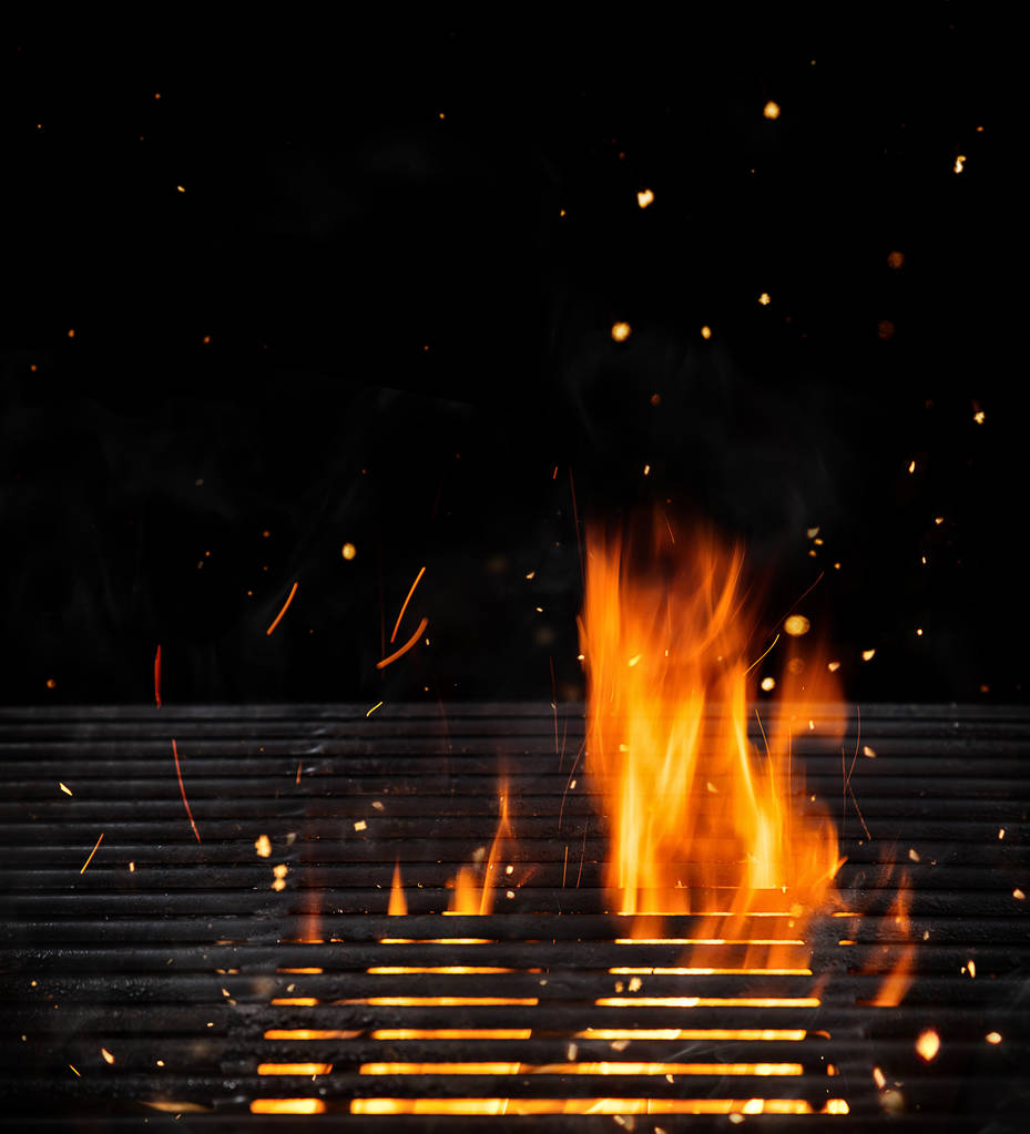 Parrilla vacía con hierro fundido y llamas, ideal para la colocación del producto. Imagen de muy alta resolución
 - Foto, imagen