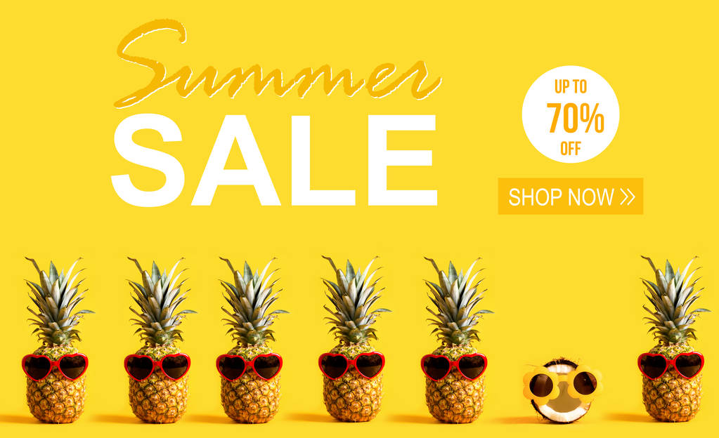Літній розпродаж з ананасами і кокосовим горіхом
 - Фото, зображення