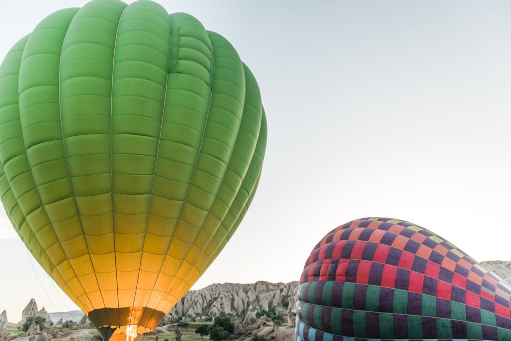 hete lucht ballonnen in goreme nationaal park, Cappadocië, Turkije - Foto, afbeelding