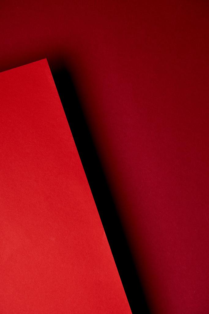 Modello di fogli di carta rossa sovrapposti
 - Foto, immagini