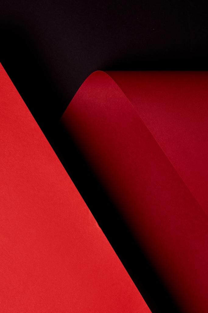 abstrakter Hintergrund mit Papierbögen in roten Tönen - Foto, Bild