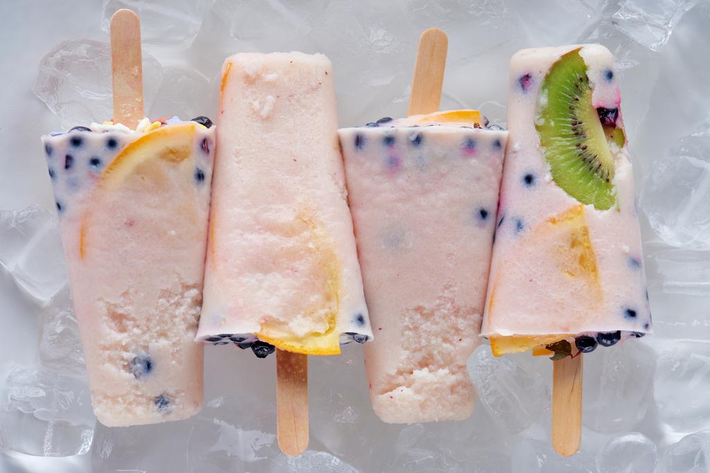 close-up view of delicious homemade fruity popsicles with ice cubes - Photo, Image