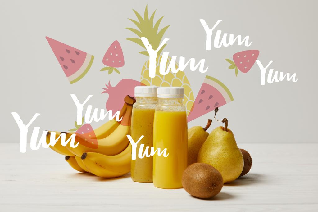 жовті детоксикаційні смузі в пляшках з бананами, грушами та ківі на білому тлі, смачний смачний напис
 - Фото, зображення