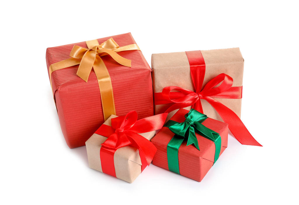Красиво обернутые подарочные коробки на белом фоне
 - Фото, изображение