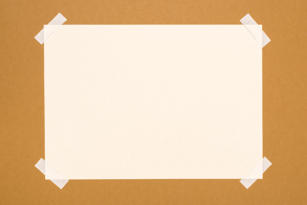 vue du dessus du papier blanc vierge sur beige
  - Photo, image