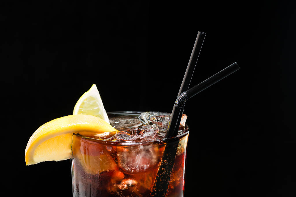 Koktejl Cuba Libra, rum cola a ledu - Fotografie, Obrázek
