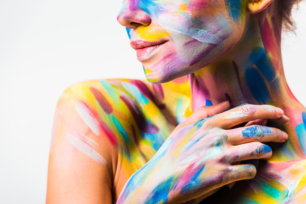 immagine ritagliata di ragazza con colorato brillante corpo arte toccando collo isolato su bianco
  - Foto, immagini