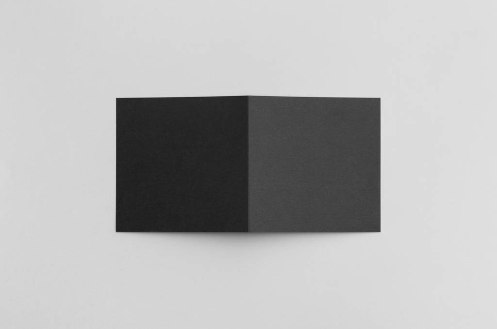 黒い四角折りパンフレット モックアップ - 写真・画像
