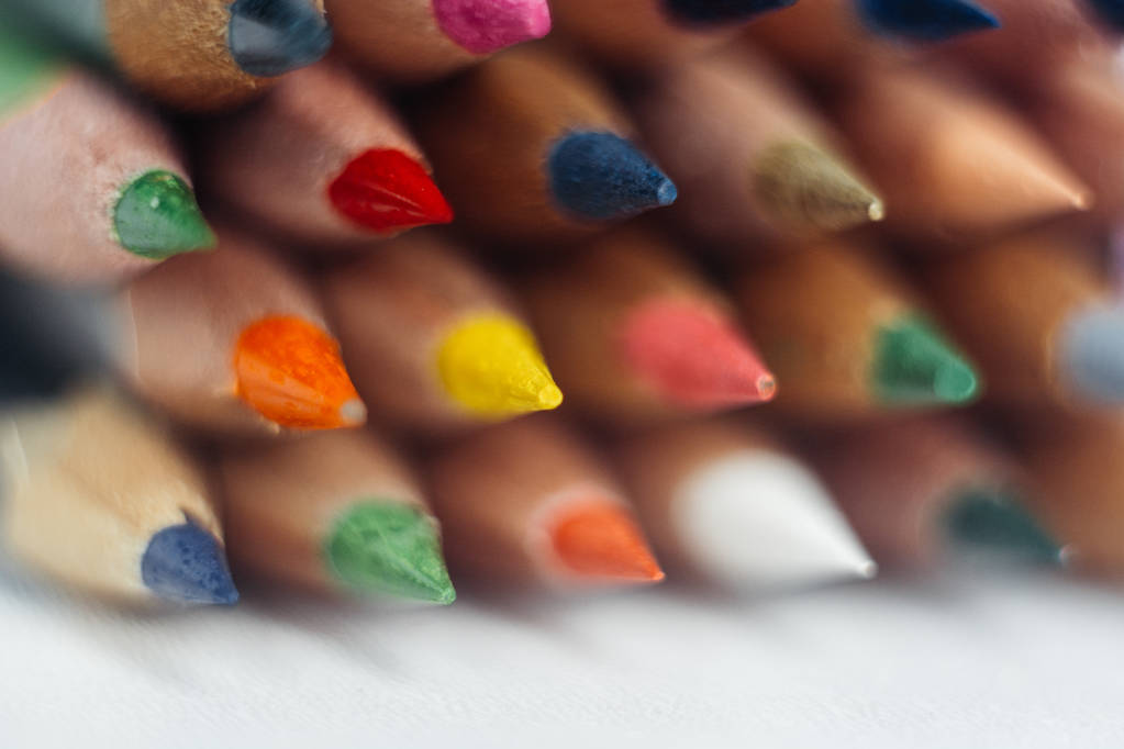 Κοντινό πλάνο macro του χρώματος μολύβι σωρό πένες μολύβι - Φωτογραφία, εικόνα