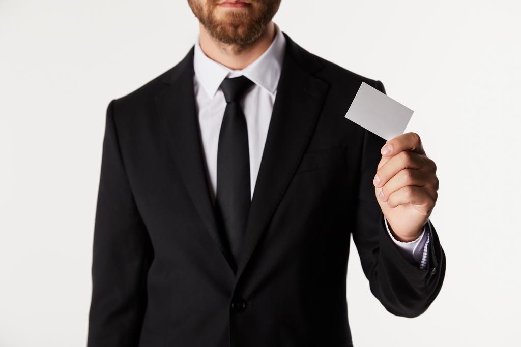 imagen recortada de hombre de negocios tarjeta de visita vacía aislada sobre fondo blanco
  - Foto, Imagen