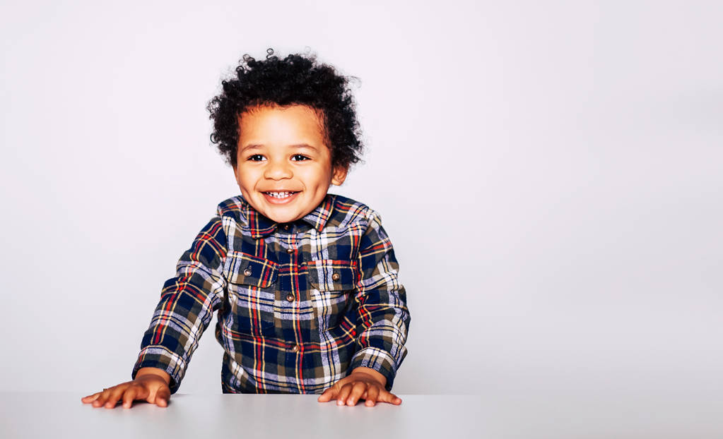 afro-amerikai kisfiú - Fotó, kép