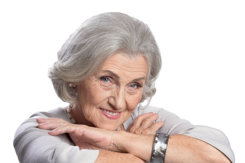 Portrét krásné starší ženy pózující izolované na bílém pozadí - Fotografie, Obrázek