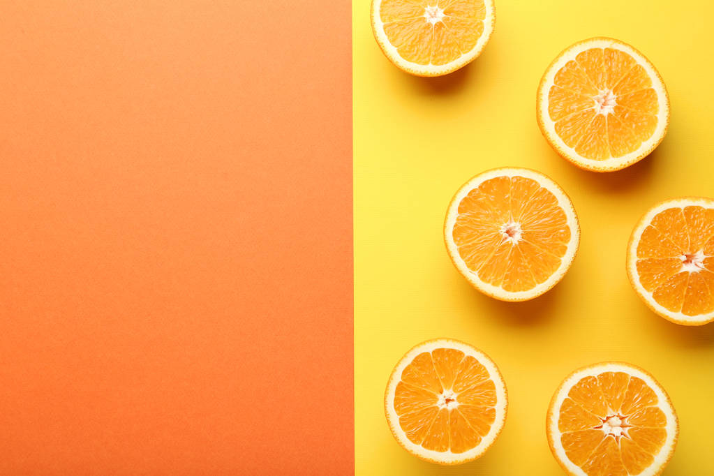 Frutas de naranja rebanadas sobre fondo colorido
 - Foto, Imagen
