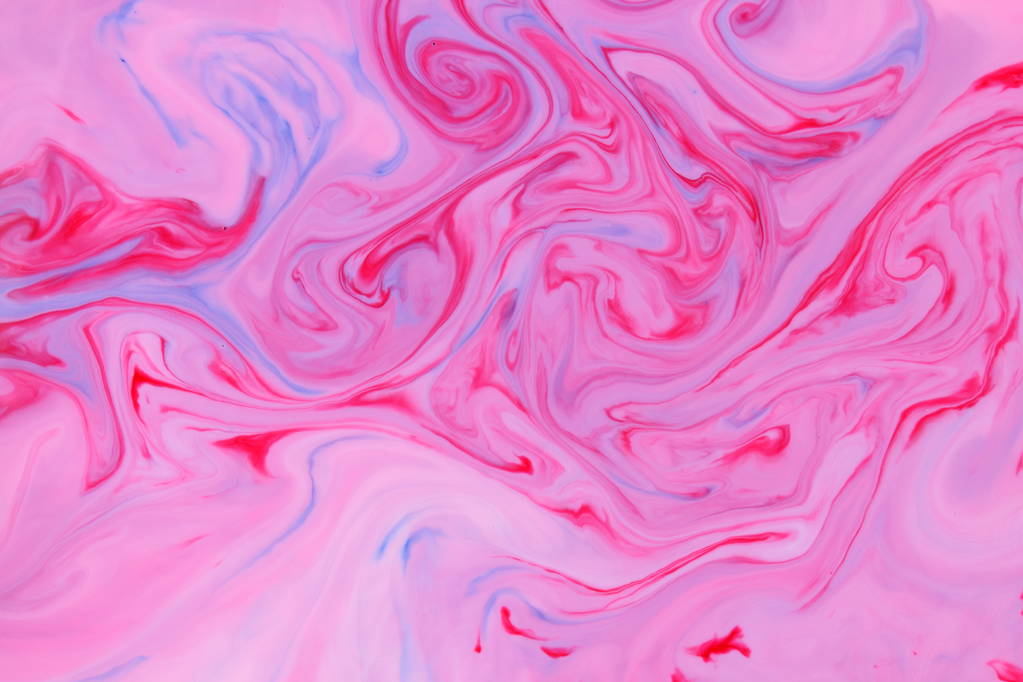 Ροζ μπλε αφηρημένα φόντο ροζ κηλίδες στο υγρό, πολύχρωμα μοτίβο, χρωστικές τροφίμων στο γάλα, υφή χρώμα στο νερό, προετοιμασία για τον σχεδιαστή - Φωτογραφία, εικόνα