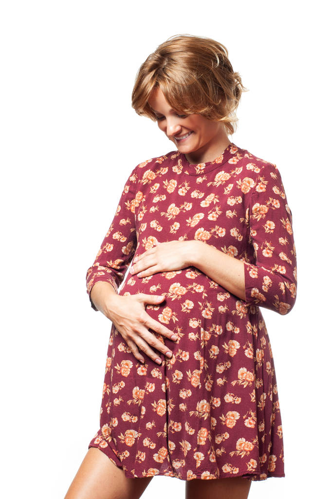 Jeune femme enceinte heureuse touchant son ventre avec les mains. Concept d'amour
.  - Photo, image