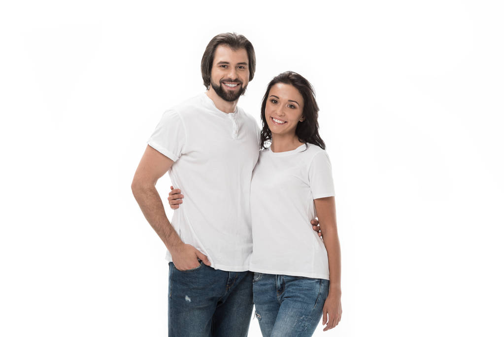 портрет улыбающейся пары, обнимающейся изолированно на белом
 - Фото, изображение