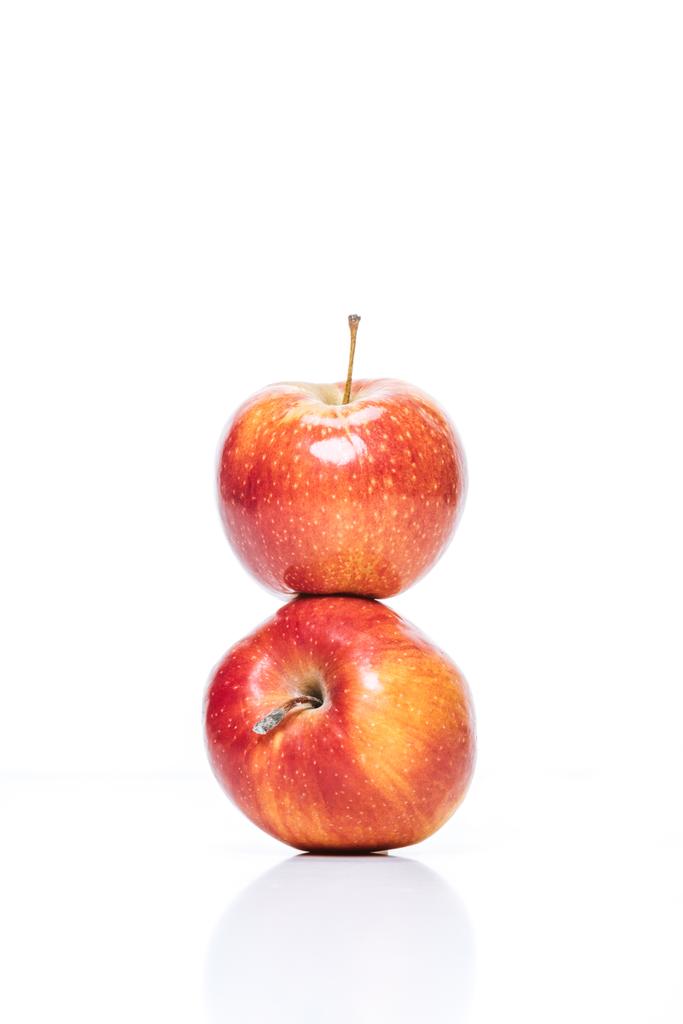 vue rapprochée des pommes mûres isolées sur blanc
 - Photo, image