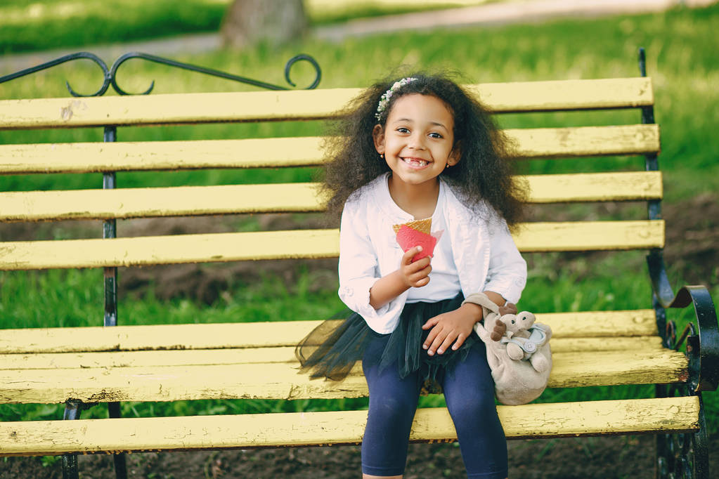 girl with ice cream - Photo, Image