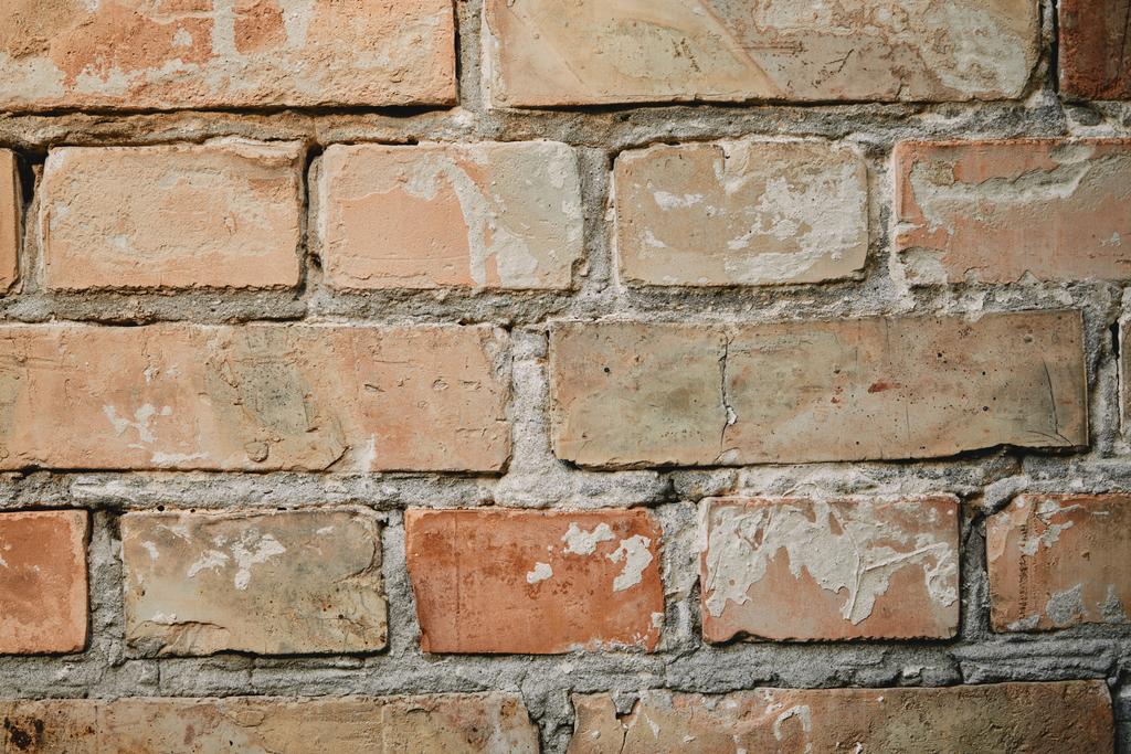 πλήρης εικόνα καρέ από παλαιό τοίχο από τούβλα με υπόβαθρο τσιμέντο  - Φωτογραφία, εικόνα