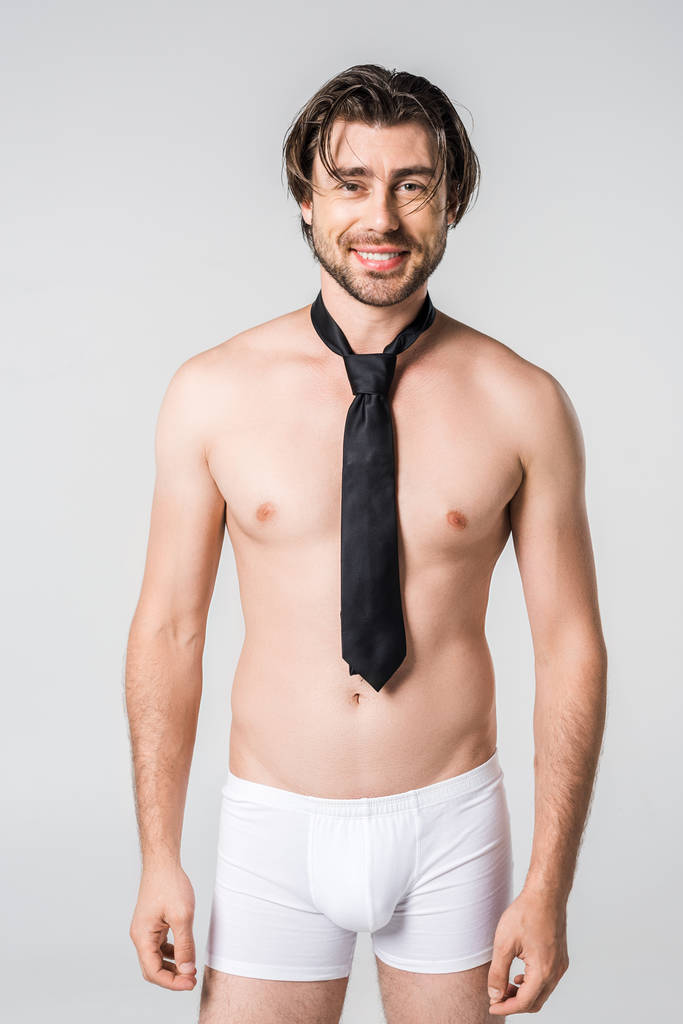 portrét usmívající se muž v bílém prádle s černou kravatu na šedém pozadí - Fotografie, Obrázek