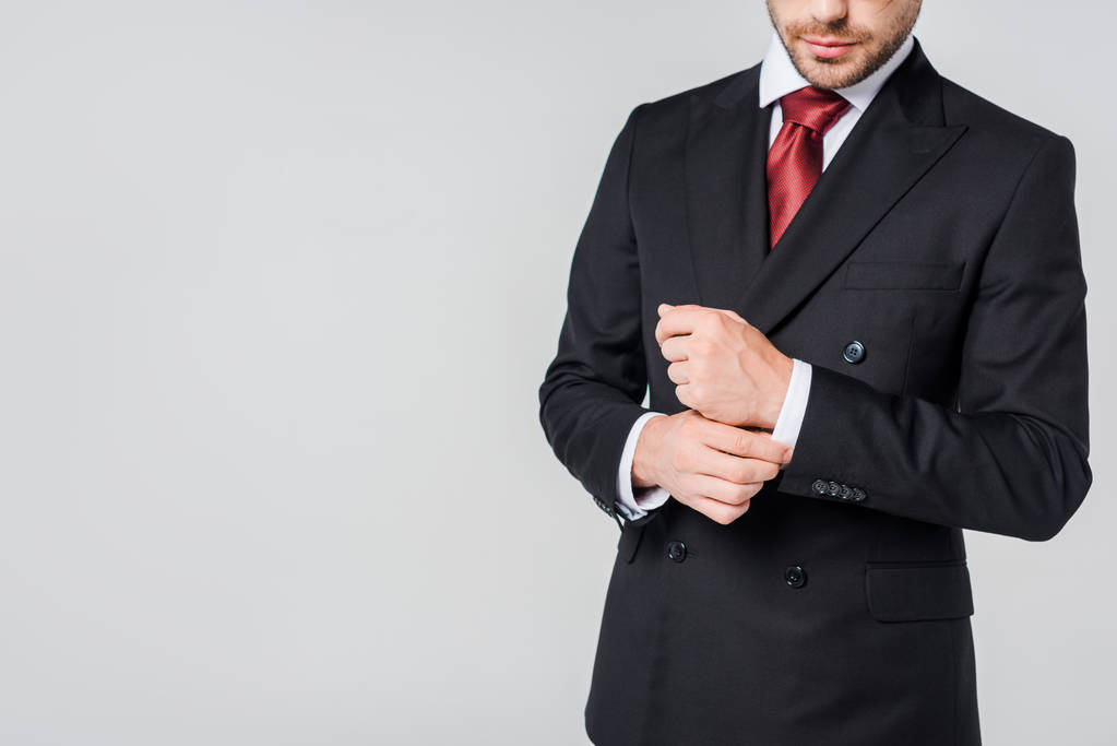 colpo ritagliato di uomo d'affari in abito elegante isolato su grigio
 - Foto, immagini
