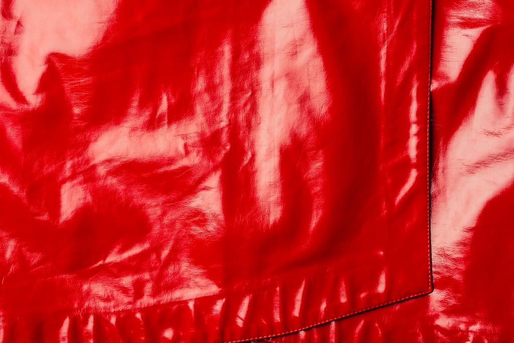 vue surélevée du cuir rouge textile brillant comme fond
  - Photo, image