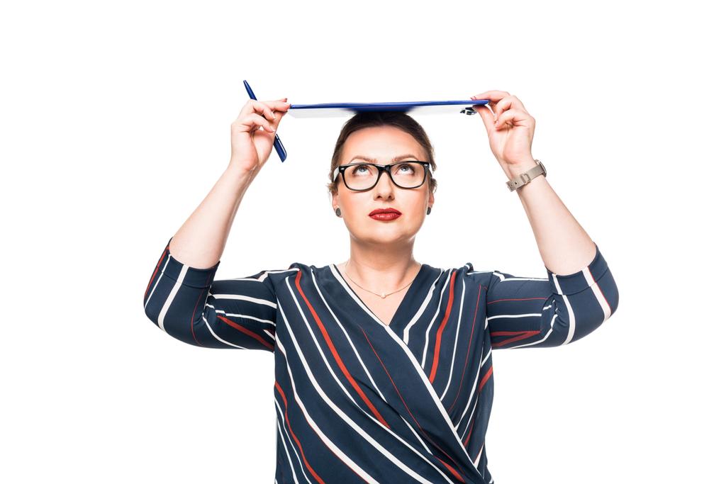 Üzletasszony a szemüvegek gazdaság vágólap fejét elszigetelt fehér background  - Fotó, kép