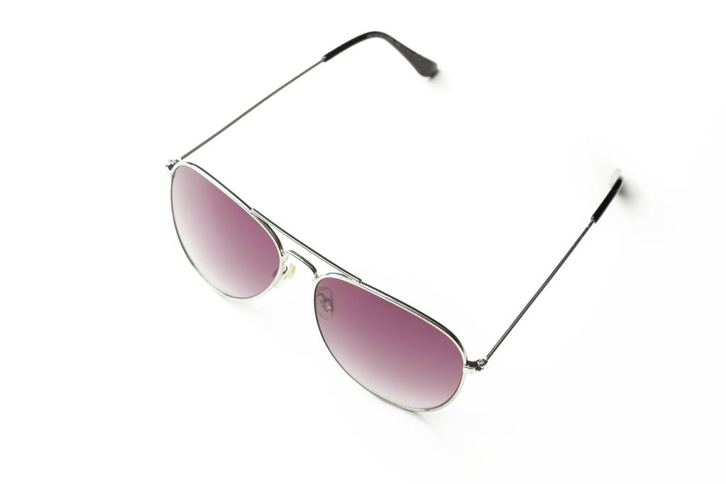 Солнечные очки изолированы на белом
 - Фото, изображение
