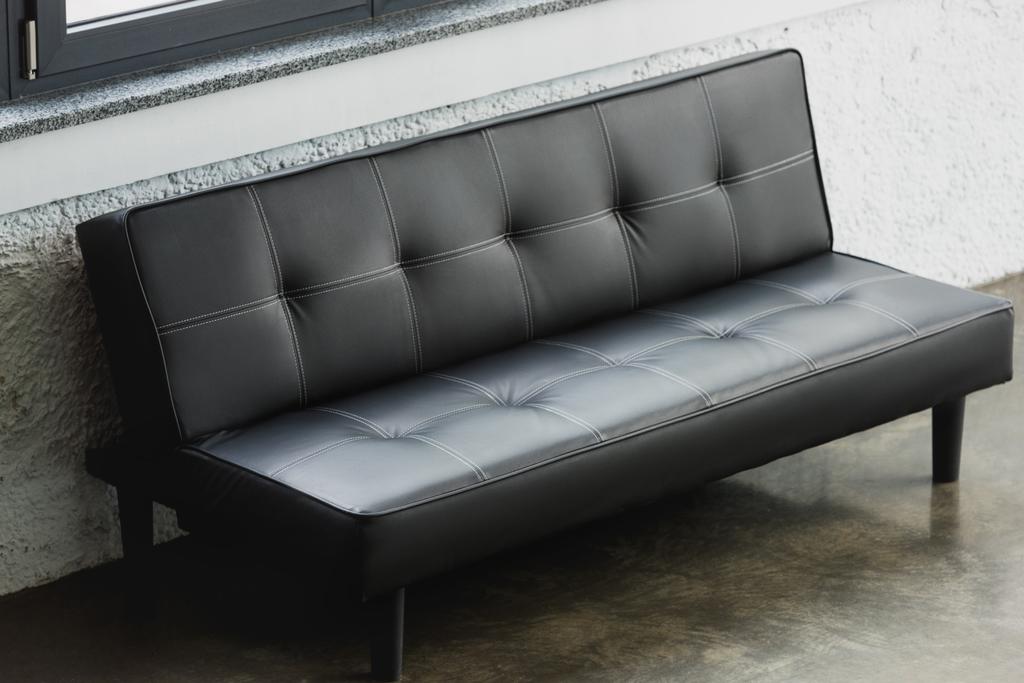 canapé noir vide moderne dans le bureau
 - Photo, image