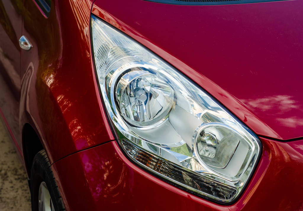 Автомобільна головка світло-червона
 - Фото, зображення