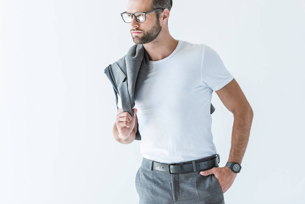 hombre elegante en gafas de vista posando con chaqueta en hombro, aislado en blanco
 - Foto, imagen