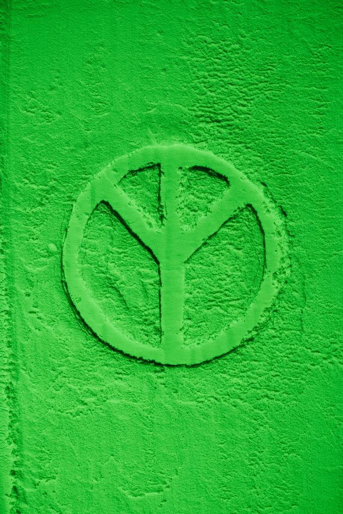 κάτοψη της greenpeace σύμβολο στο πράσινο αλεύρι - Φωτογραφία, εικόνα