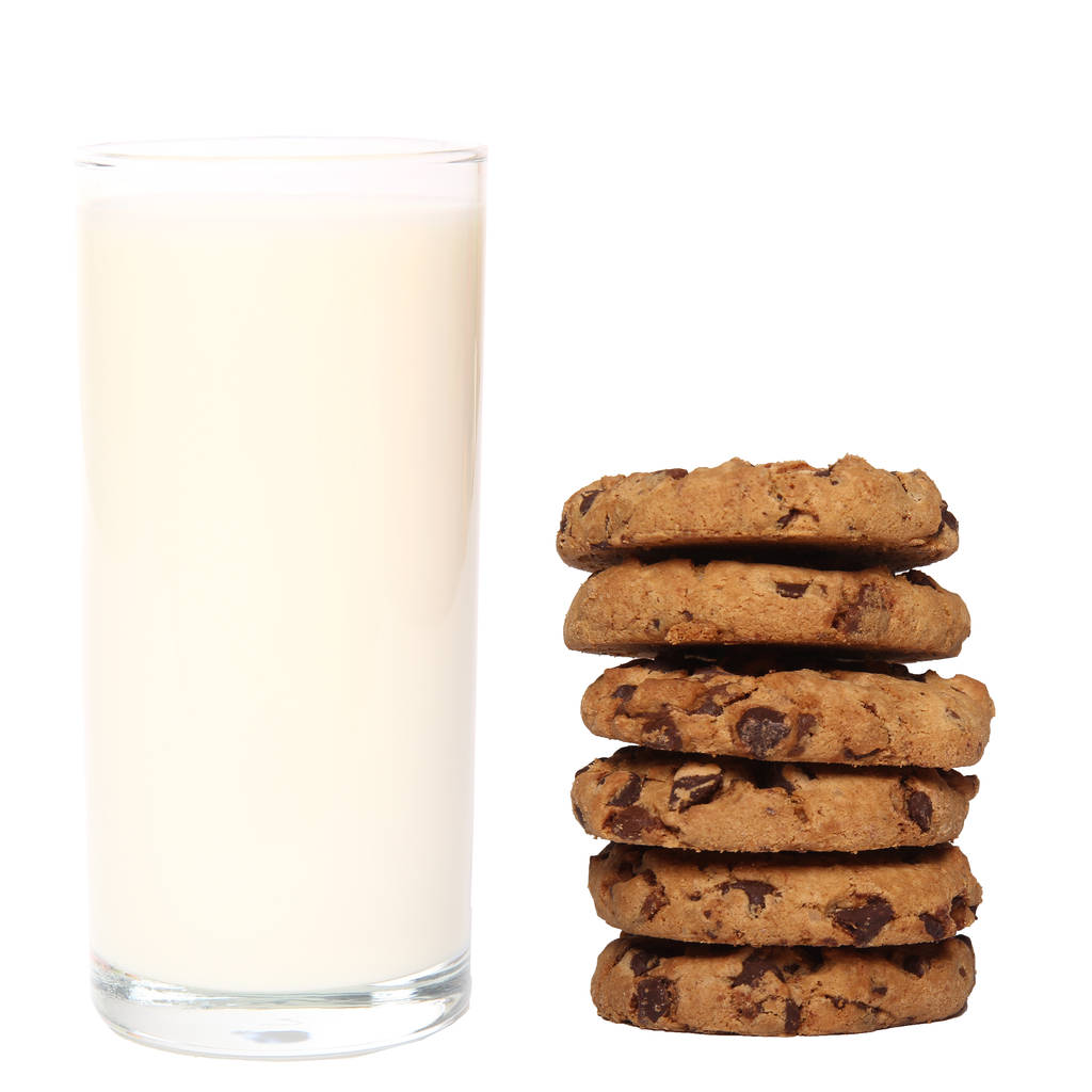süße Kekse mit Milch auf weißem Hintergrund  - Foto, Bild