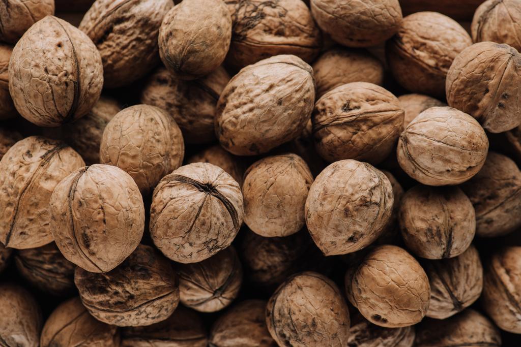 Top näkymä saksanpähkinät pähkinänkuoret koko näytössä
 - Valokuva, kuva
