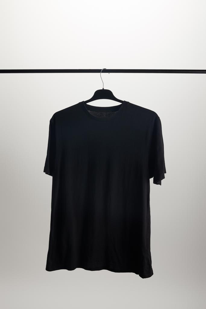 černá košile na ramínko izolované na bílém  - Fotografie, Obrázek