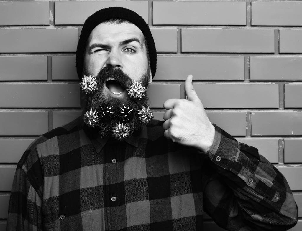 Бородатий чоловік, жорстокий білий розважальний хіпстер з подарунковими декоративними зірками
 - Фото, зображення