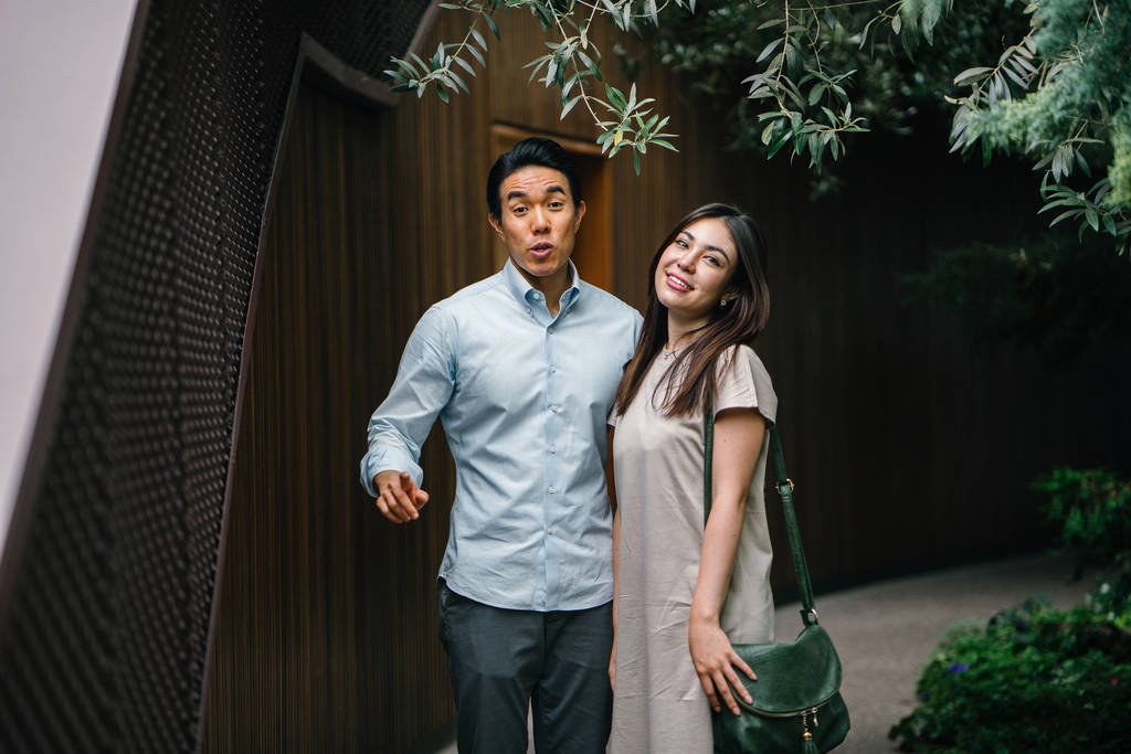 Portrait de jeune heureux asiatique couple posant
  - Photo, image